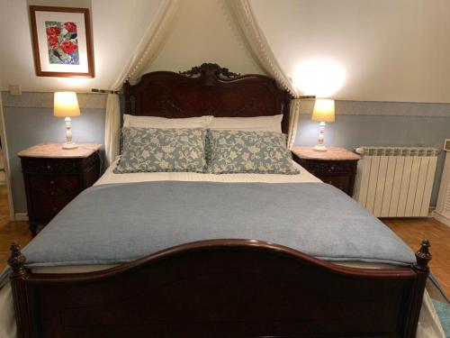 1 double bed, 2 twin beds