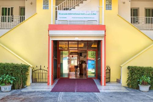 Entrance, Riverside Hotel in Portsmouth
