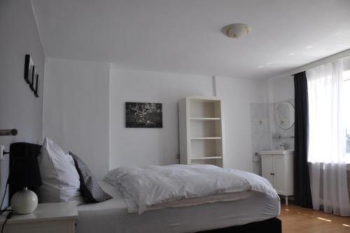 Standard One-Bedroom Apartment image 5