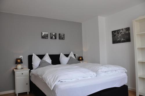 Standard One-Bedroom Apartment image 2