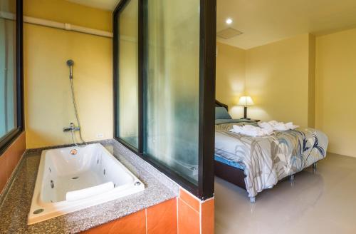 Chiang Rai Lake Hill Resort in Nang Lae