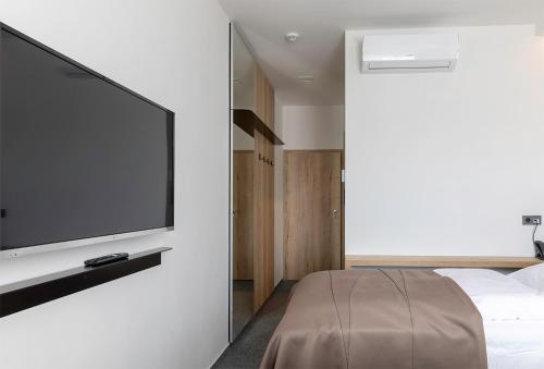 4 SMART HOTEL