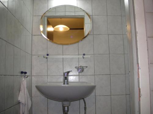 HappyHostel Room Type - Economy Quadruple Room with Shared Bathroom