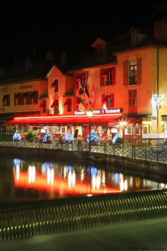 la baie des voiles ,vue lac d'Annecy ,plage privée