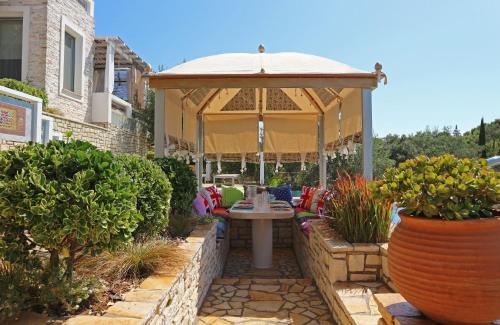 Opera House Paxos 3