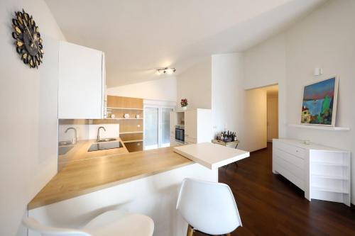 Bellevue Hill apartment - image 11