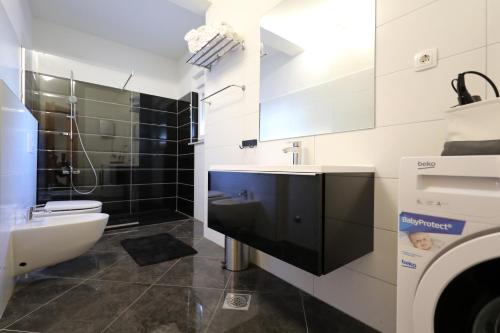 Bellevue Hill apartment - main image