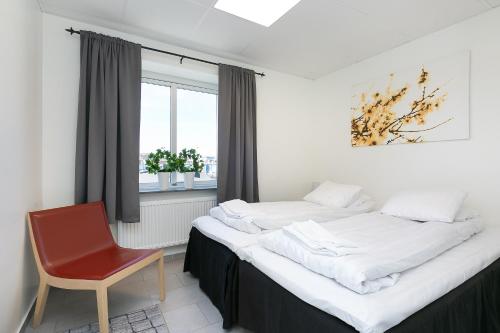 2 bedrooms, 4 beds