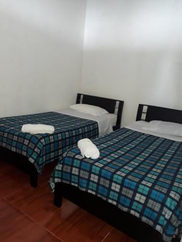 2 twin beds