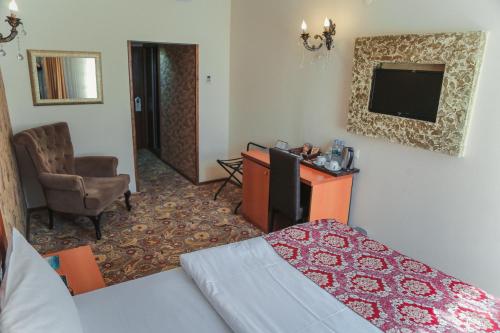 TS Park Hotel Room Type - Economy Double Room