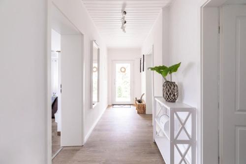 Charmantes Haus im Grünen nahe Berlin & Potsdam (Charmantes Haus im Grunen nahe Berlin & Potsdam) in เทรบบิน