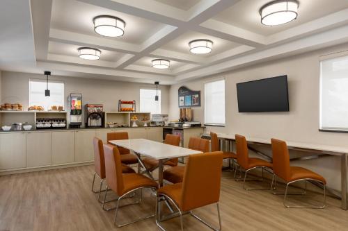 Їжа та напої, Days Inn by Wyndham Toronto West Mississauga in Міссісага (Онтаріо)