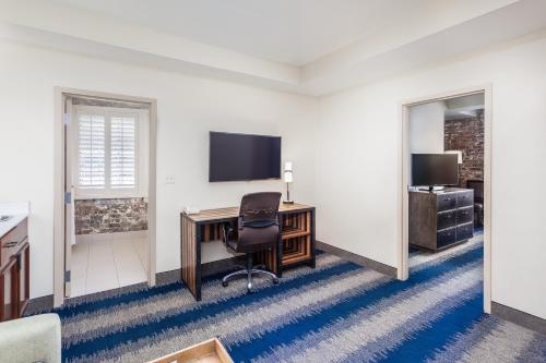 King Suite image 2