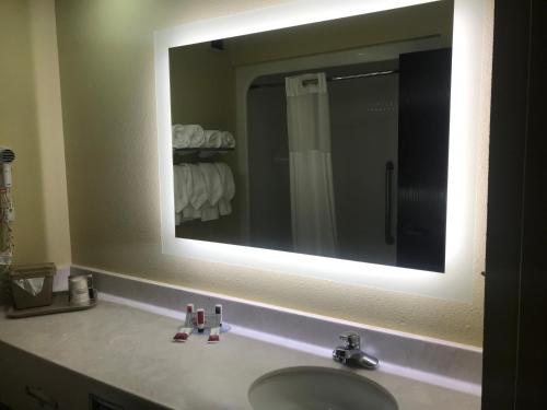 Baymont by Wyndham Fayetteville - image 27