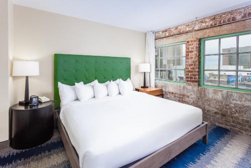 Deluxe Suite room in The Mercantile Hotel