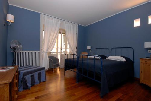 Double or Twin Room image 3