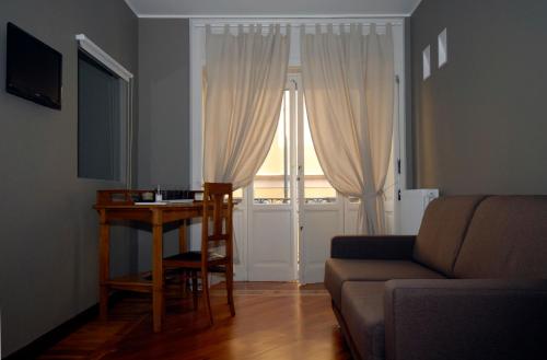 Family Room (2 Adults + 2 Children) image 4