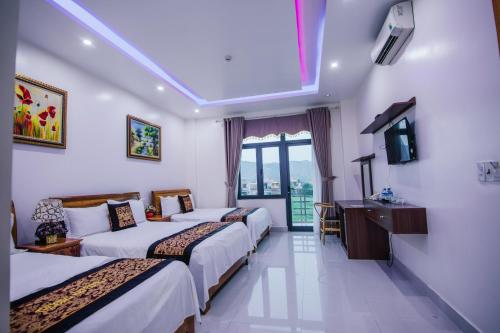 3 double beds