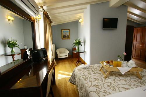 Apollonion Palace - image 2