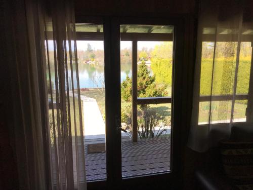 Le Chalet du Lac - Domaine de la Goujonne in Bray Sur Seine