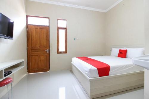 RedDoorz near Balekambang City Park photo 4