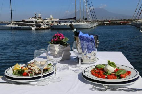 Transatlantico – Naples, CO