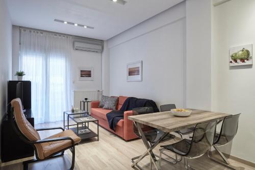 Modern Elegant Apt at Kolonaki - image 2