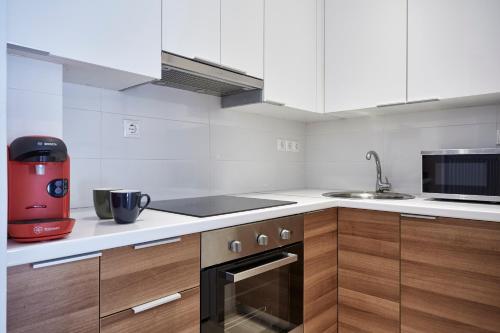 Modern Elegant Apt at Kolonaki - image 5