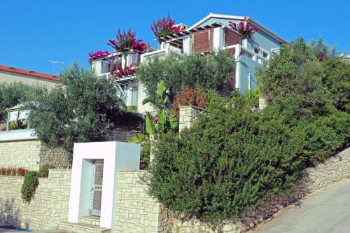 Opera House Paxos 4