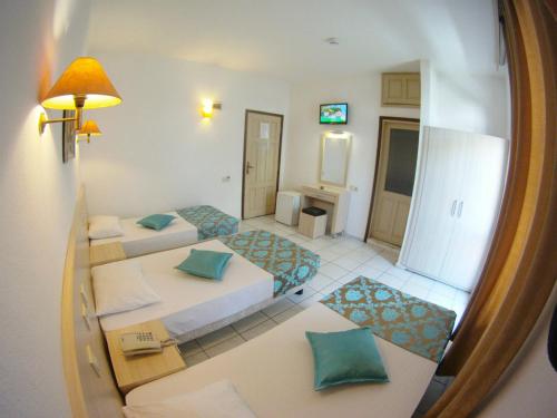Standard Triple Room room in Kleopatra Carina Hotel