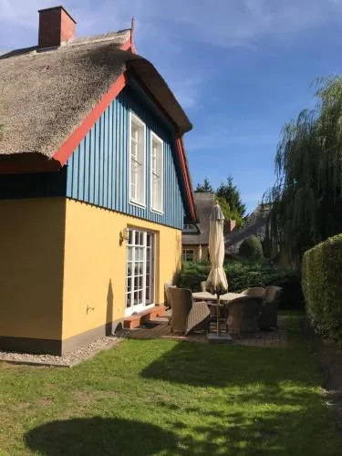 "Lotsenhaus" by Ferienhaus Strandgut in Born, Deutschland