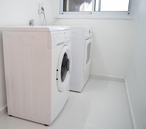 Stunning 3BR Apt - Prime Location - Yalarent