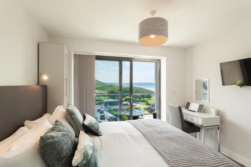 B&B Woolacombe - 8 Woolacombe West - Luxury Apartment at Byron Woolacombe, only 4 minute walk to Woolacombe Beach! - Bed and Breakfast Woolacombe