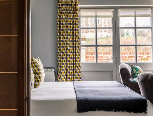 Crown and Castle - image 12