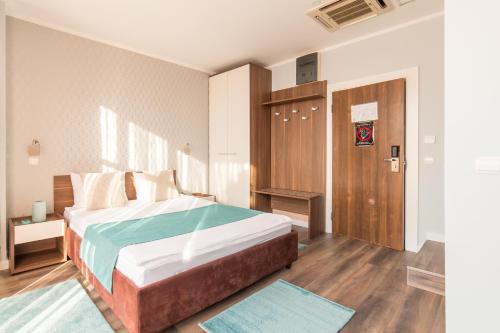 Balkan Hotel Garni - image 3