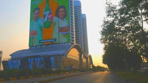 Continental House – Islamabad, OH