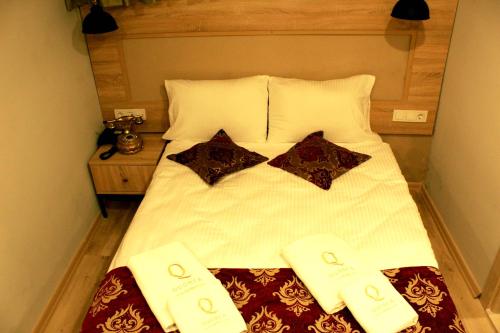 Budget Double Room - Basement Floor  image 6