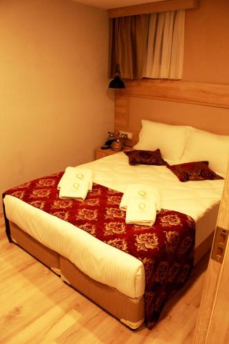 Budget Double Room - Basement Floor  image 8