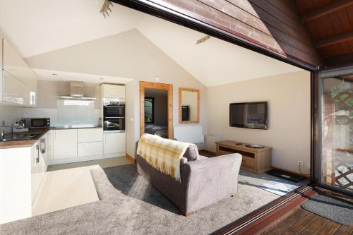 Hamble Retreat Studios and Lodge