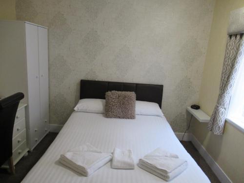 Double Room image 4