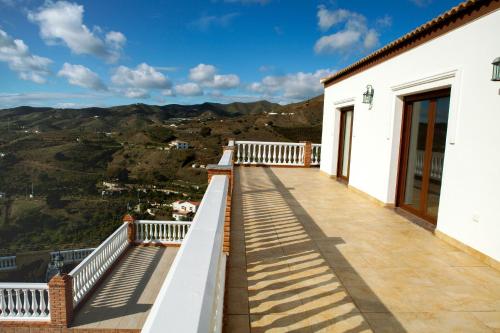 Villa El Palomar Azul with pool and sea view