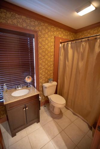 3 bedrooms, 5 beds