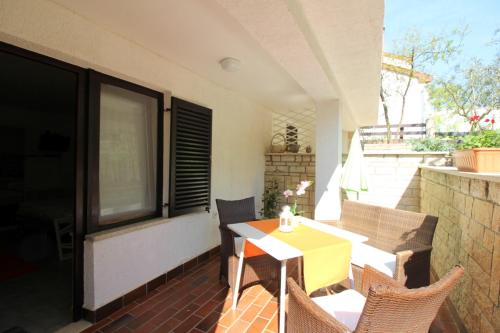 Studio Apartment image 6