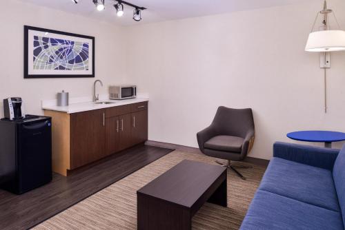 Holiday Inn Express Hotel & Suites Southfield - Detroit, an IHG Hotel