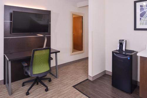 Holiday Inn Express Hotel & Suites Southfield - Detroit, an IHG Hotel