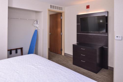 Holiday Inn Express Hotel & Suites Southfield - Detroit, an IHG Hotel