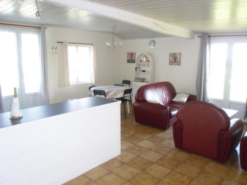 外部景觀, La Petite Grange gite climatise plain-pied 3 chambres 5 personnes 2 toilettes, parking, WIFI, piscin in 萊因亞克