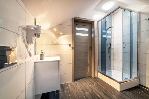 One-Bedroom Apartment with Balcony image 2