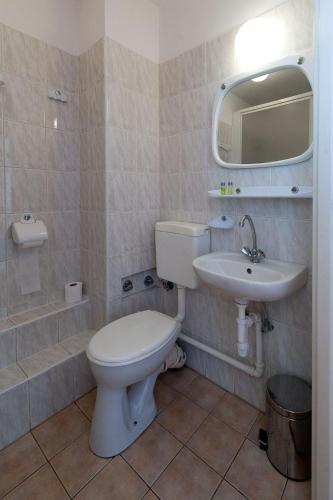Hotel Felix – Krakow, WY