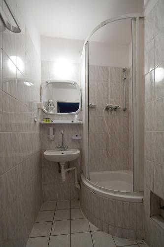Hotel Felix – Krakow, WY